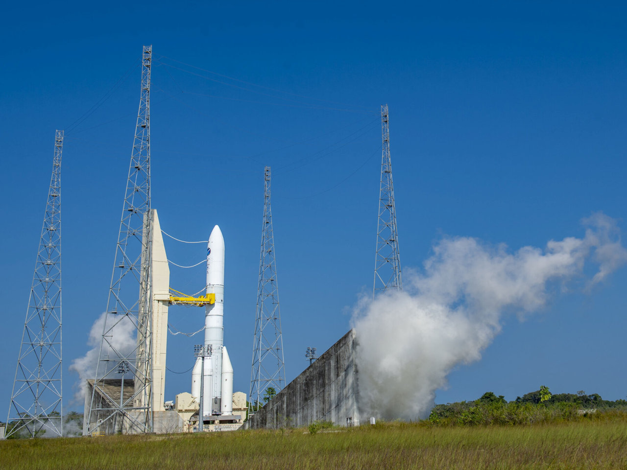 欧州次期大型ロケット「Ariane 6」、射点で燃焼試験--緊急停止プロセスも確認