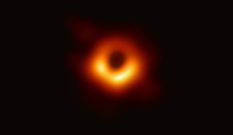 人類が史上初めて捉えたM87の中心に存在する巨大ブラックホール（出典：国立天文台、EHT Collaboration）