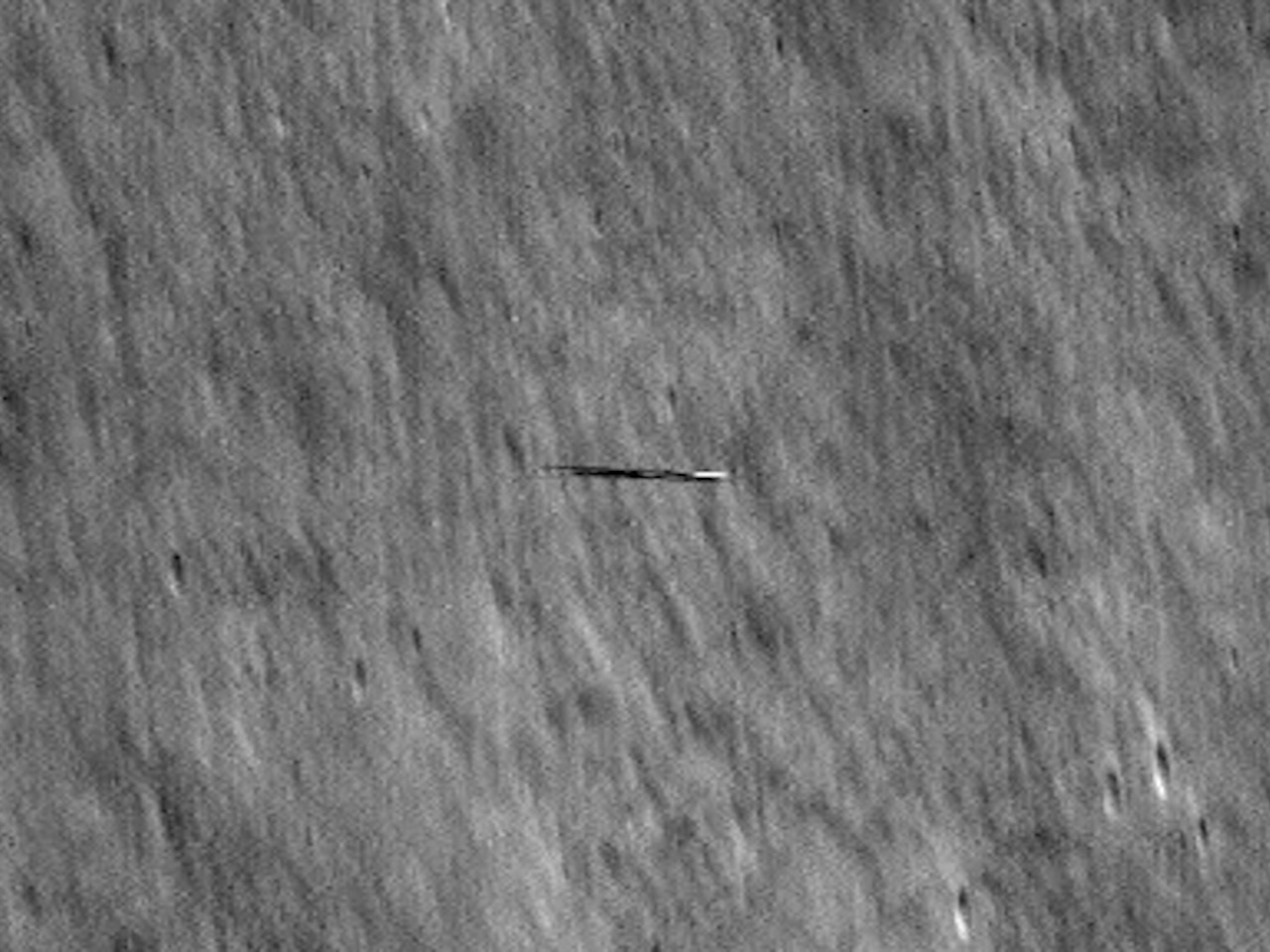 NASA周回衛星、月で韓国の探査機を撮影--10倍の大きさに伸びてしまった納得の理由