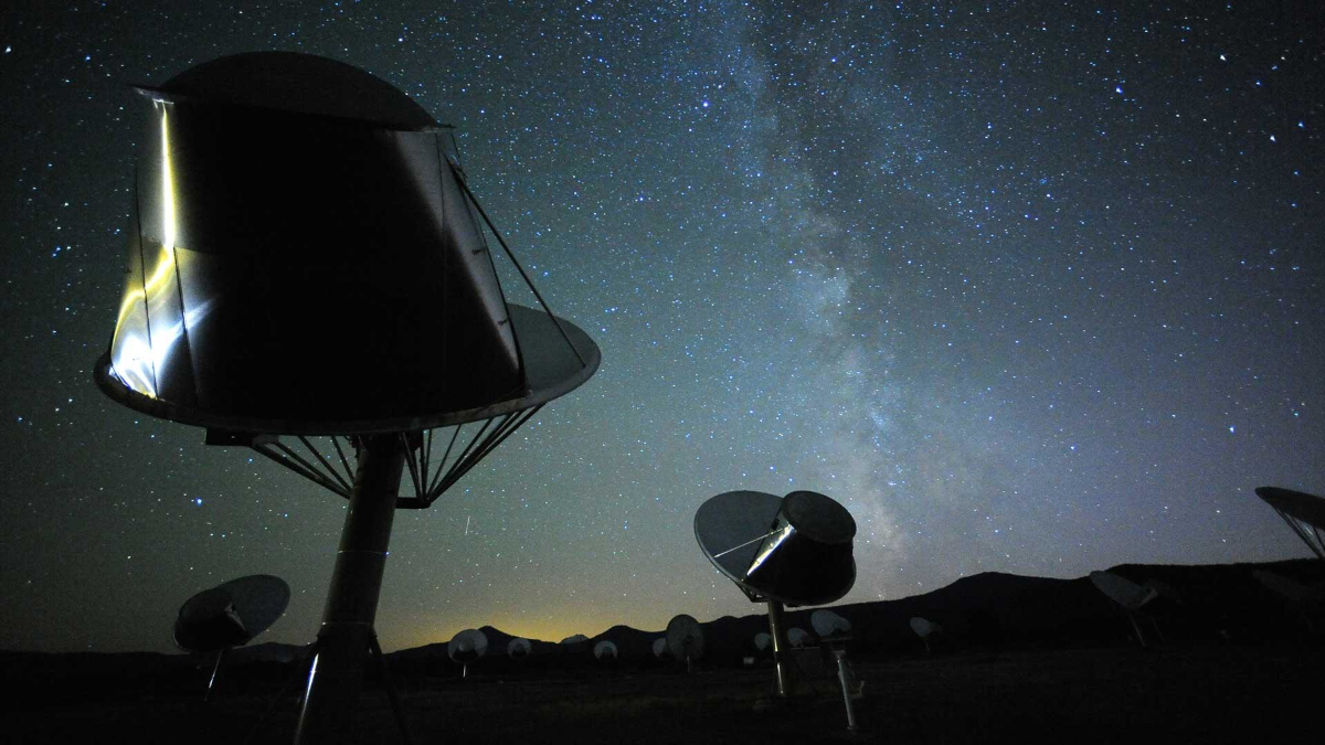 Allen Telescope ArrayはSETI Instituteと米カリフォルニア大学バークレー校 電波天文学研究室が共同で運用する電波干渉計。Microsoftの共同創業者であるPaul Allen氏が創設したPaul G. Allen Family Foundationからの寄付金を受けて建設された（出典：SETI Institute）