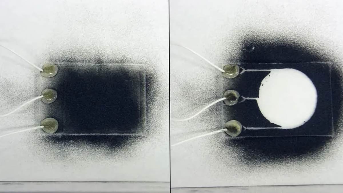 ケネディ宇宙センターでのEDSの実験でレゴリスを模した塵の動き（出典：NASA）