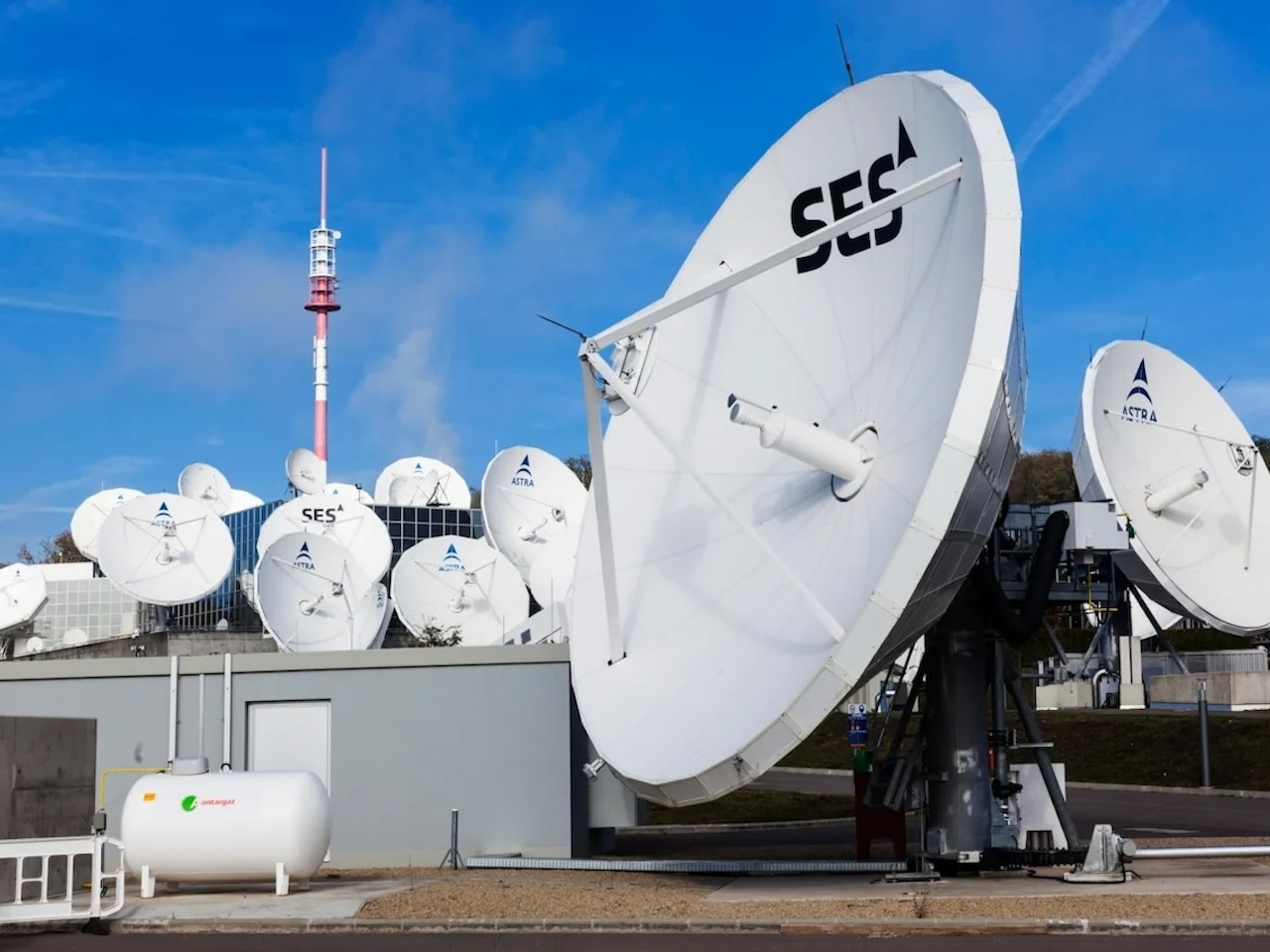 衛星通信のSES、インテルサットを31億ドルで買収--ビジネス競争が激化