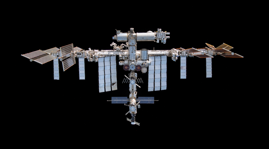 2021年11月に有人輸送船「Crew Dragon」Endeavor号で撮影されたISS（出典：NASA）