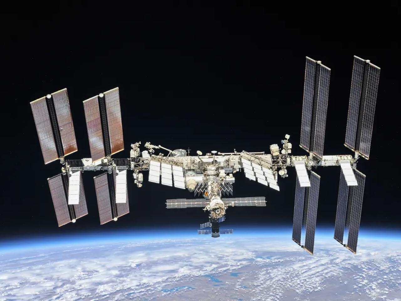 国際宇宙ステーション、漂流して大気圏再突入まで最低1年--2030年に退役予定