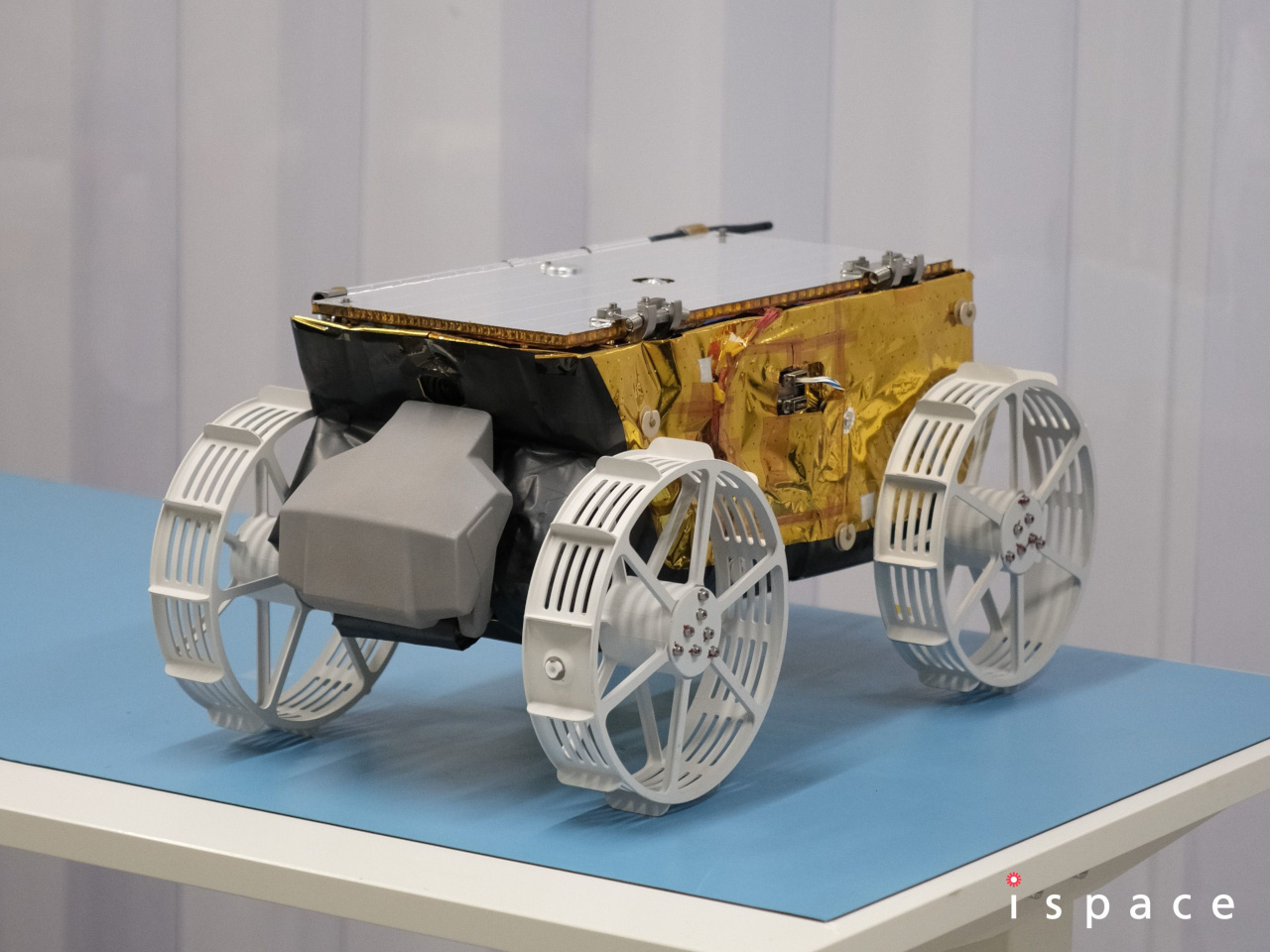 ispace、月面小型探査車の組み立てを完了--欧州法人が独自に設計、製造