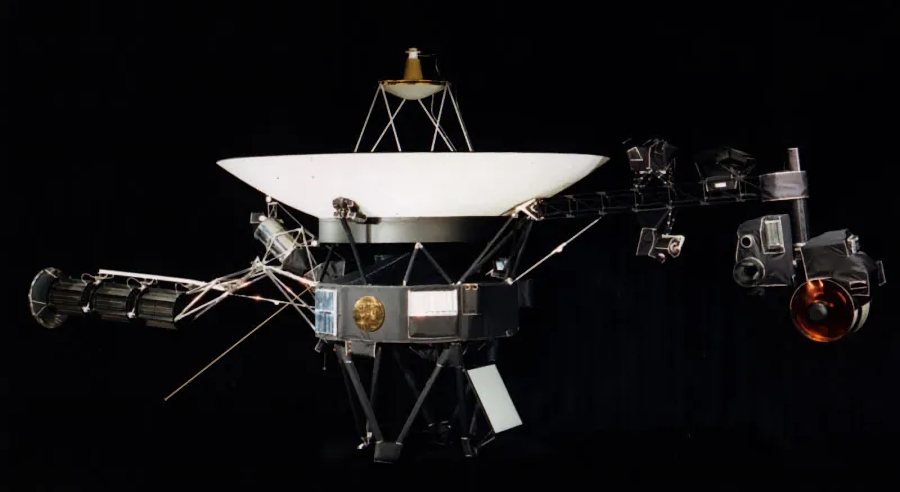 Voyager 1の模型（出典：NASA / JPL-Caltech）