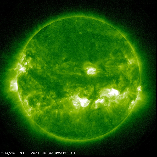 世界標準時10月3日午前8時44分時点の太陽表面（出典：宇宙天気予報）