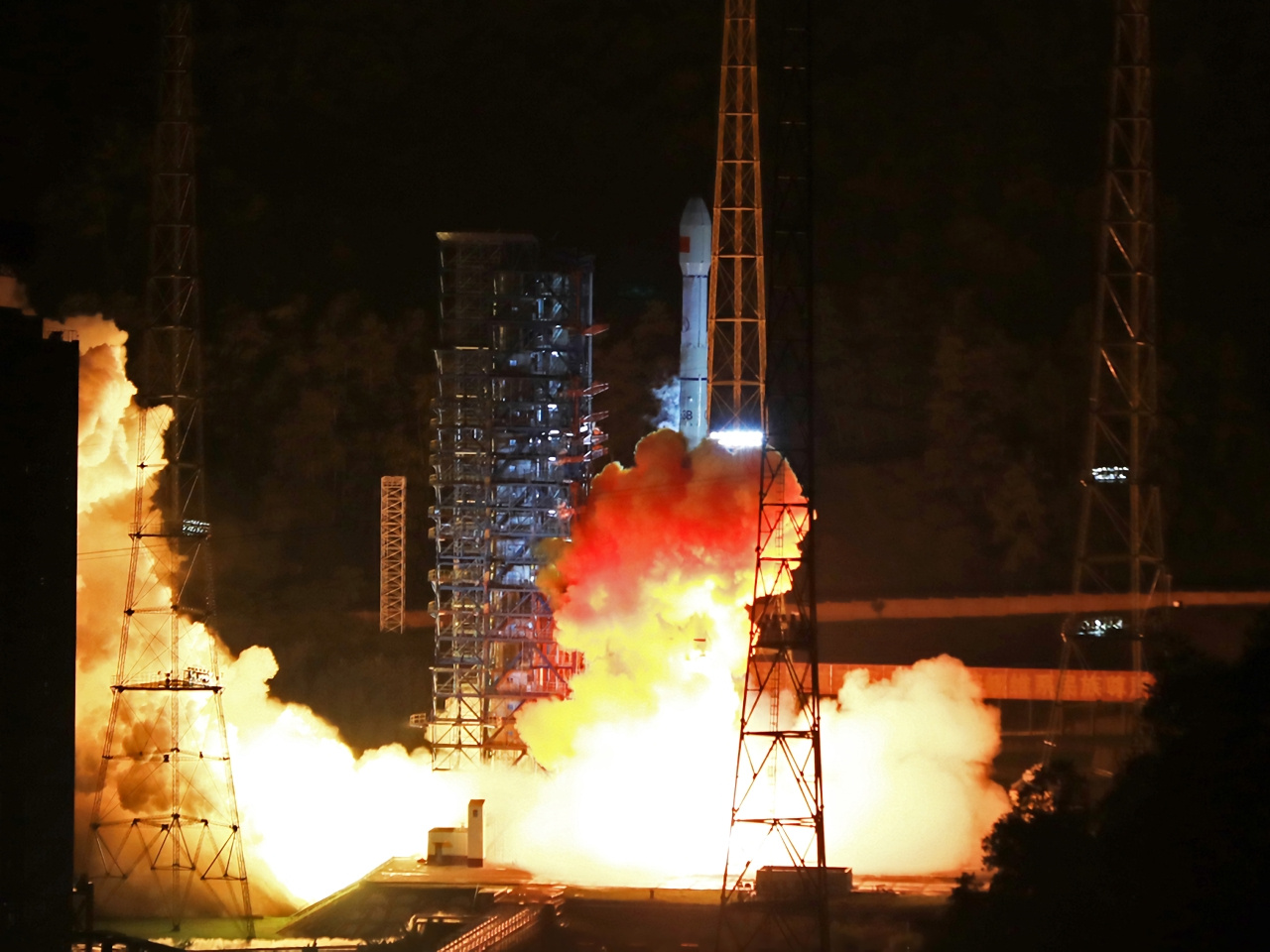 中国、高軌道ネット衛星の3機目を打ち上げ--「一帯一路」主要地域をカバーか