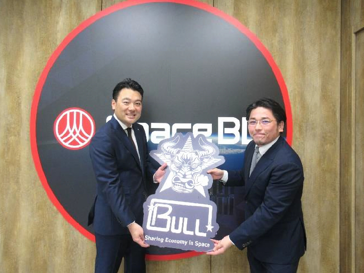 （左から）Space BD 代表取締役社長 永崎将利氏、BULL 代表取締役 最高経営責任者（CEO） 宇藤恭士氏（出典：Space BD）