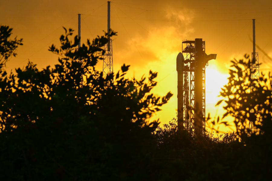 RRT-1を打ち上げる前のFalcon 9（出典：Lockheed Martin）