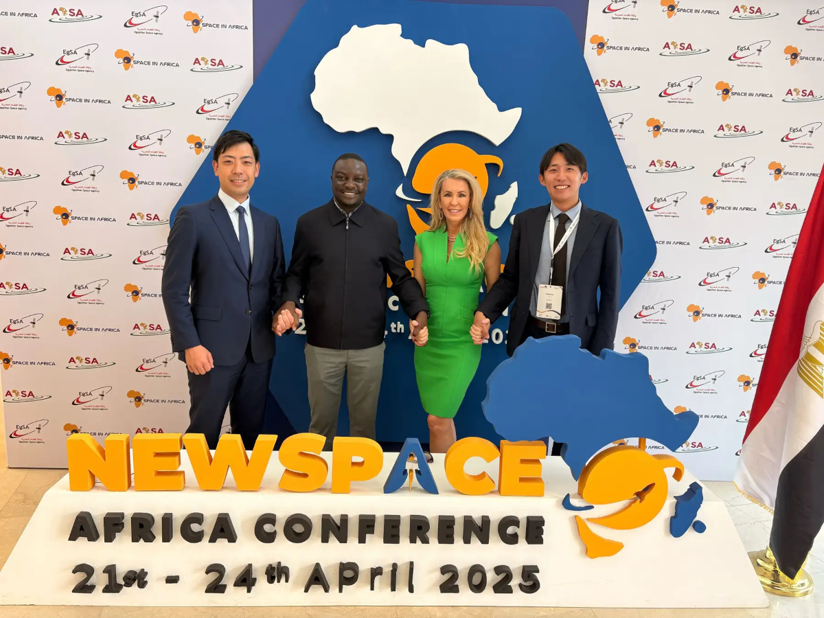 (左から)ASTRO GATE 代表取締役社長 大出大輔氏、AfriOrbit CEO Meshack Kinyua氏、Hayes Group International CEO Selina Hayes氏、ASTRO GATE CEO 原田悠貴氏(出典:ASTRO GATE)