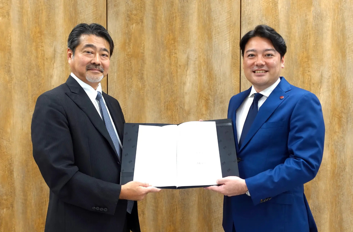 (左から)千代田化工建設 執行役員 伊藤利之氏、Space BD 代表取締役社長 永崎将利氏(出典:Space BD)