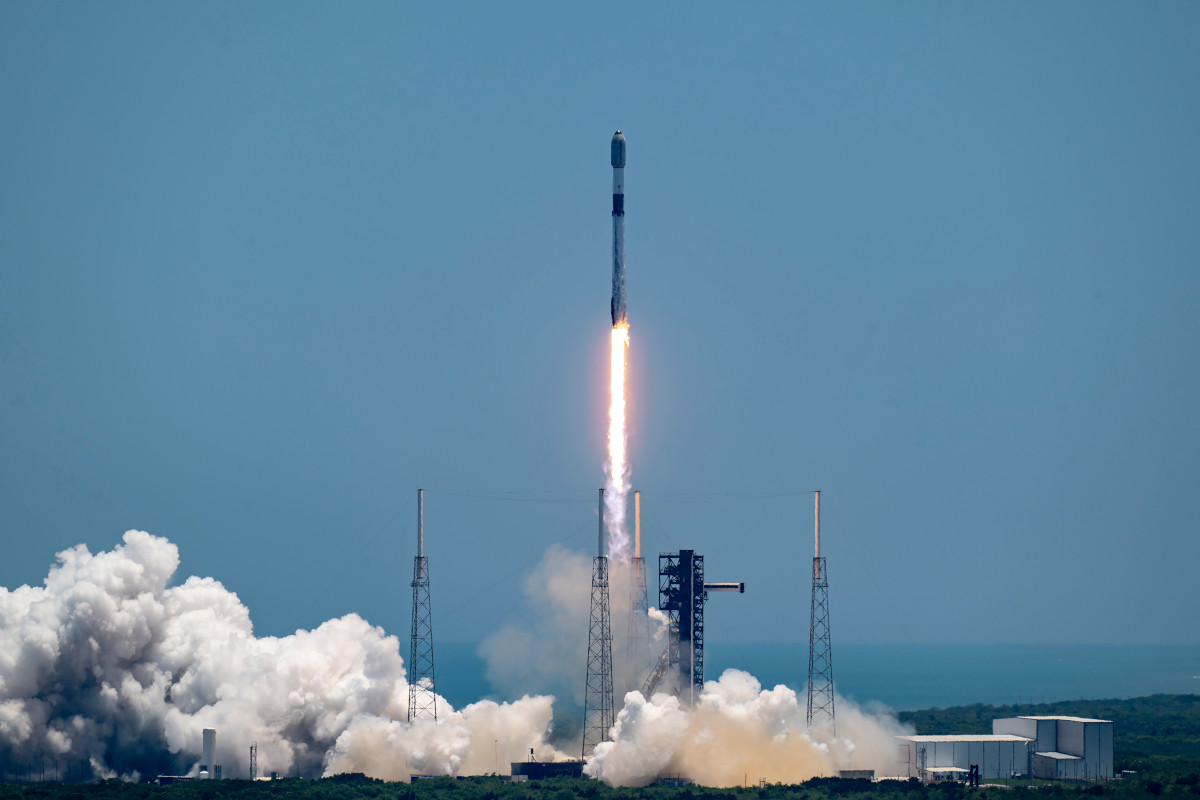 米国時間5月25日にミッション「Starlink-264(12-22)」を打ち上げるFalcon 9(出展:SpaceX公式Xアカウント投稿)