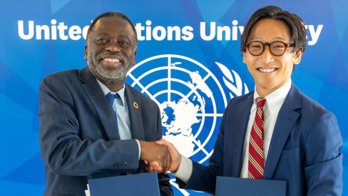 (左から)国連大学 学長(国連 事務次長)のTshilidzi Marwala(チリツィ・マルワラ)氏、スペースデータ 執行役員 宇宙利用・グローバル戦略担当 高田敦氏(出典:スペースデータ)