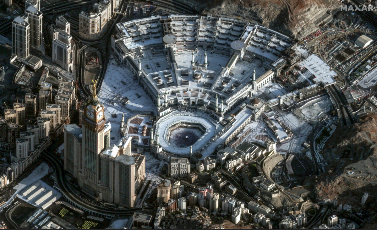 同社のコンステレーションは同じ場所の高解像度の衛星画像を1日に何度も、場所によっては1日に15倍も収集できるという。画像は現地時間6月6日午前6時53分に撮影されたサウジアラビア・メッカ。分解能は30cm(出典:Maxar)