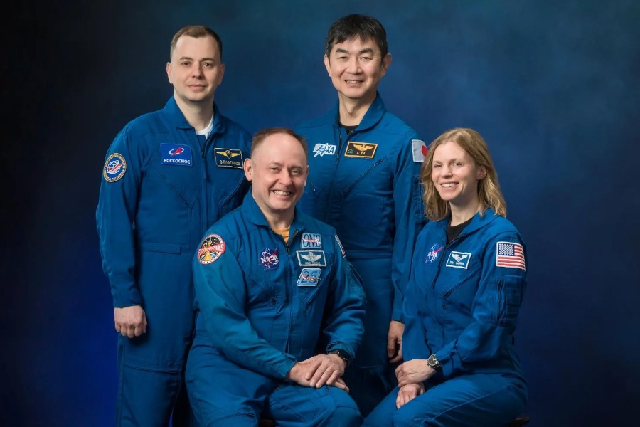 （左から）Platonov氏、Fincke氏、油井氏、Cardman氏（出典：NASA / Robert Markowitz）