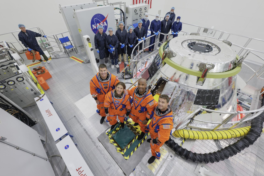 Artemis IIの宇宙飛行士4人。（左から）ミッションスペシャリストのJeremy Hansen氏（CSA所属）、ミッションスペシャリストのChristina Koch氏、パイロット（操縦士）のVictor Glover氏、コマンダー（船長）のReid Wiseman氏（出典：NASA / Rad Sinyak）