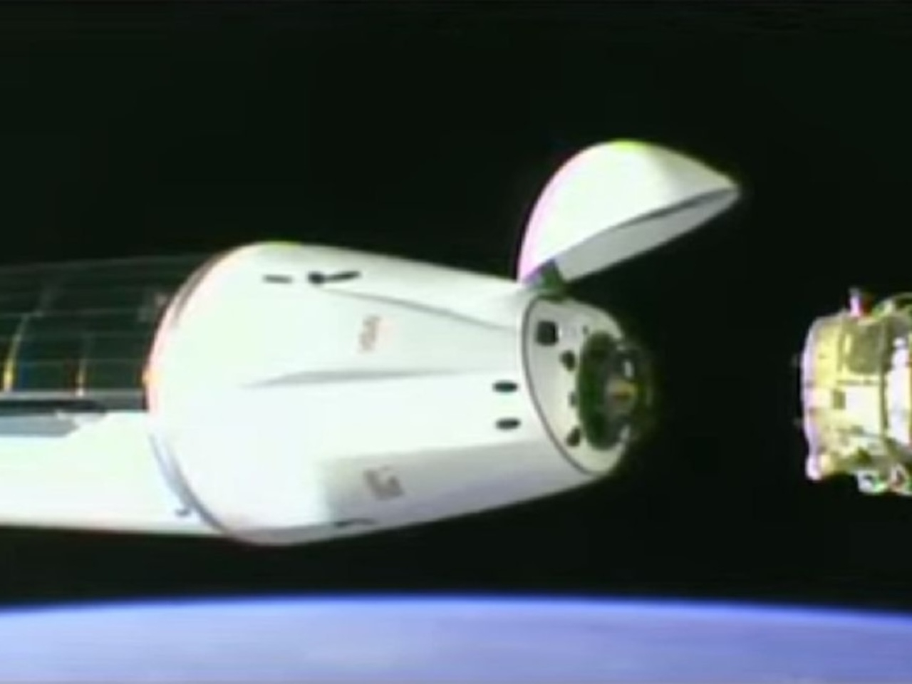 SpaceXの無人補給船「Dragon」、ISSにドッキング--3トン弱の貨物を輸送