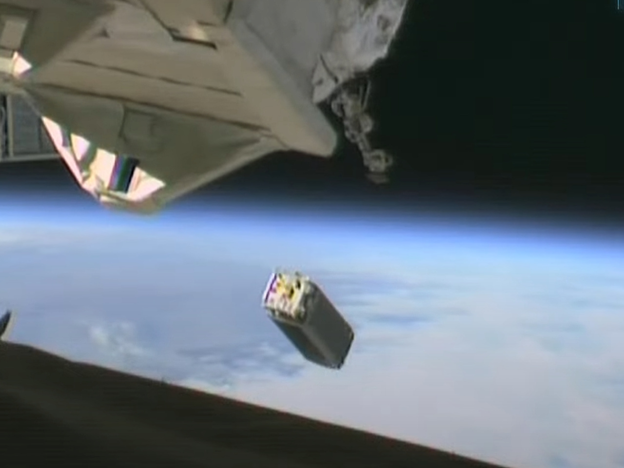 衛星を軌道に乗せるのはロケットだけじゃない--ISS「きぼう」から2機の超小型衛星が放出