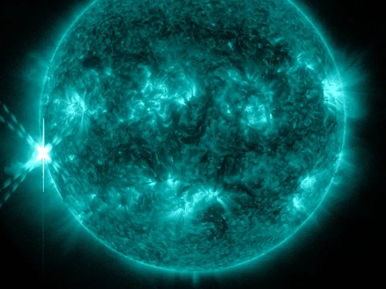 太陽観測衛星「Solar Dynamics Observatory（SDO）」で観測した太陽（出典：NASA）