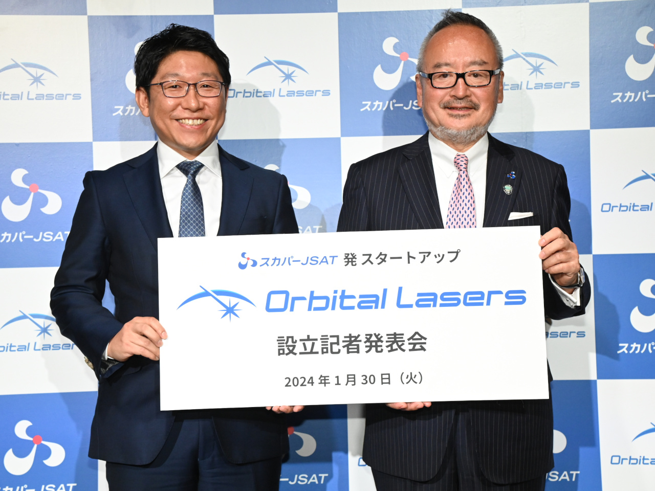 （左から）Orbital Lasers 代表取締役社長 福島忠徳氏、スカパーJSAT代表取締役 執行役員社長 米倉英一氏（出典：スカパーJSAT）