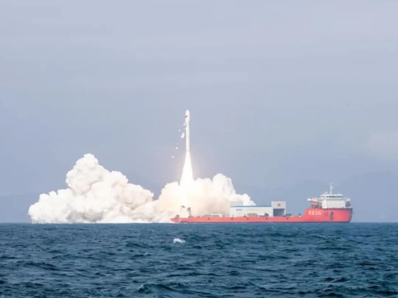 中国、2日間で20機の衛星を打ち上げ--移動式海上プラットフォームからも9機