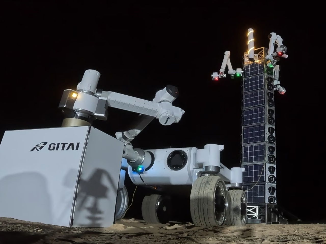 KDDIとGITAI、ロボットで基地局アンテナ設置に成功--月での通信環境構築を想定