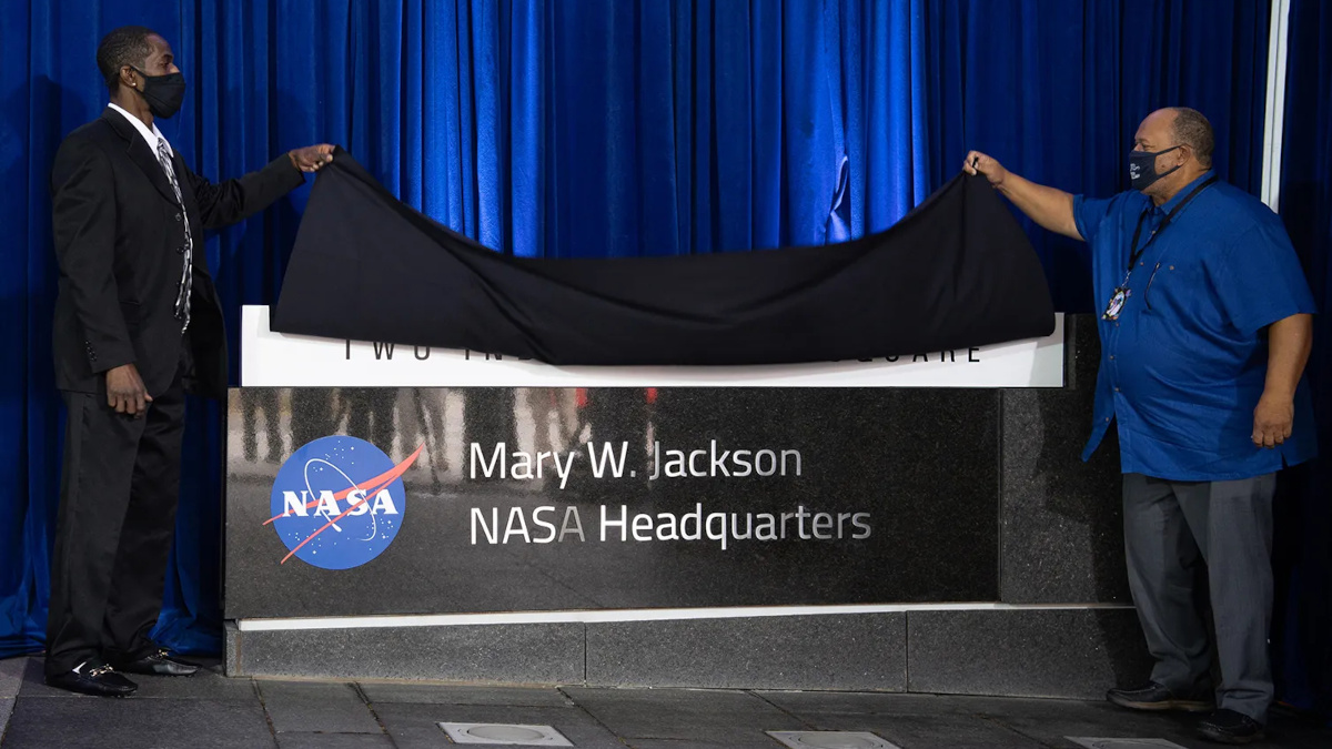 NASA本部は、NASA初の黒人女性技師であるMary Winston Jackson NASA本部に改称された（出典：NASA）