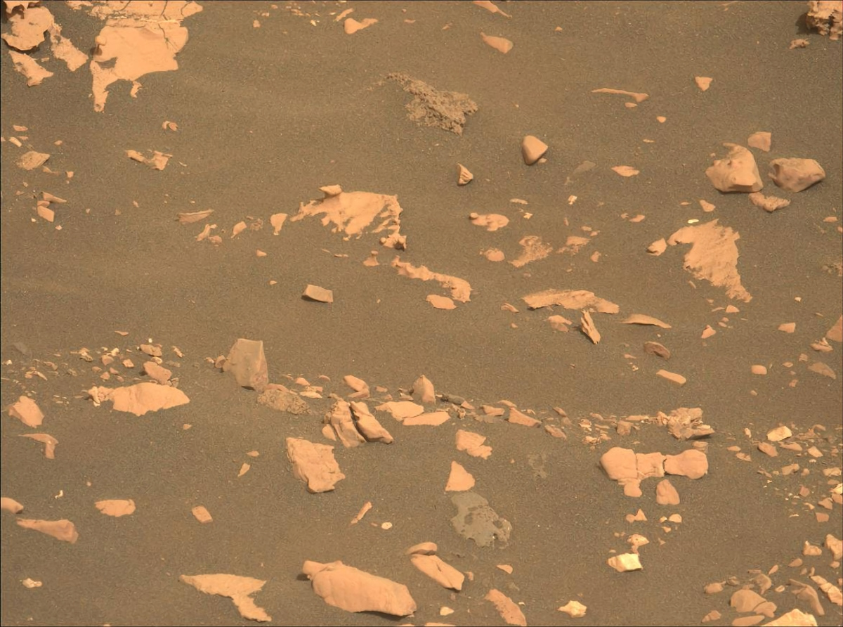 火星日467日目（2022年6月13日）にPerseveranceが撮影した火星表面（出典：NASA / JPL-Caltech / ASU）