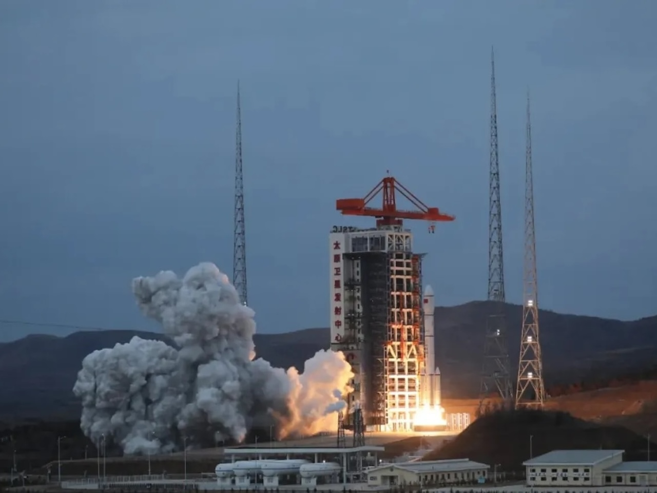 中国、気象衛星「雲海3号02」打ち上げに成功--軍事用と評価する向きも