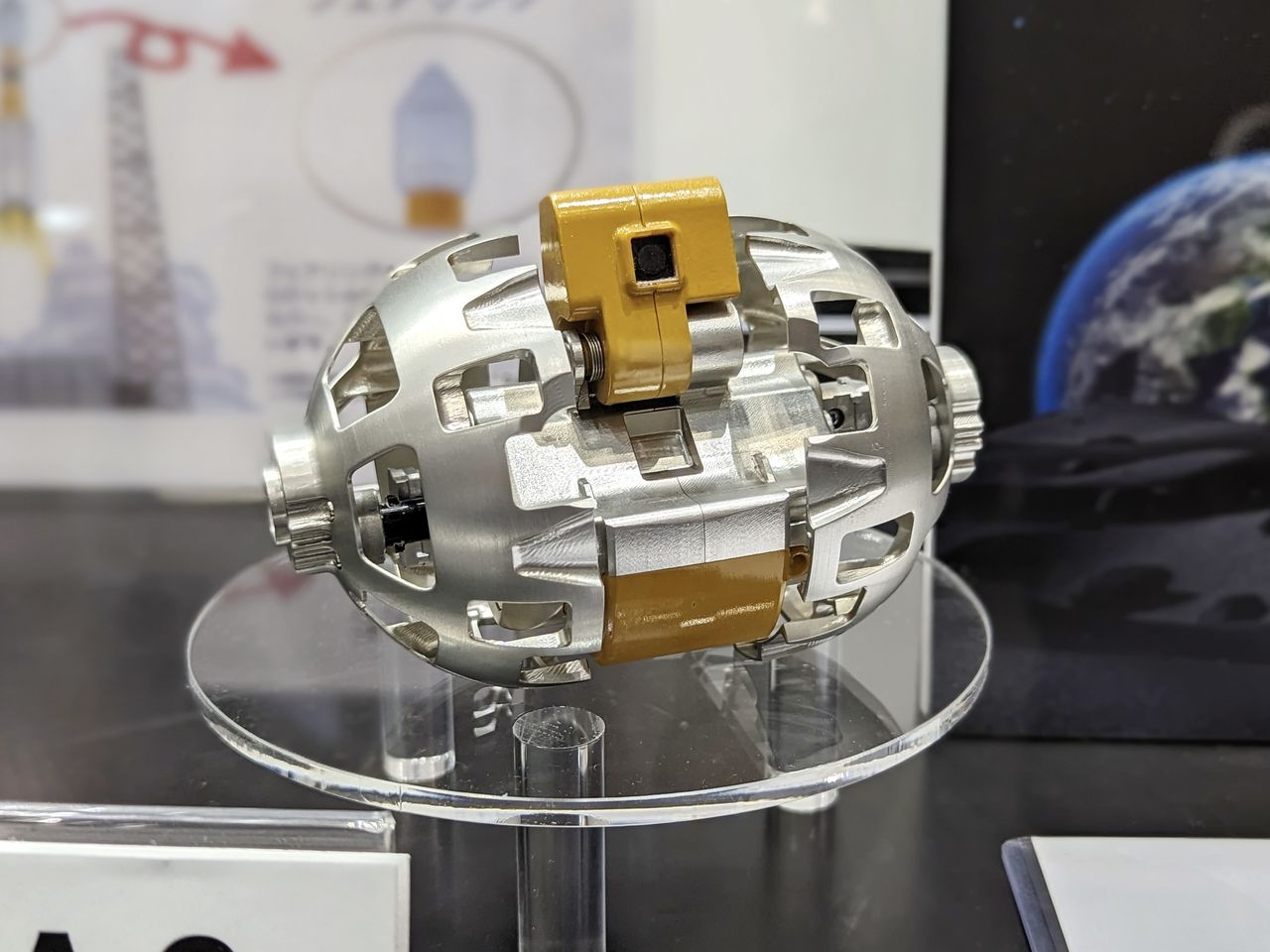 フォトレポート］宇宙兄弟コラボの月面ロボおもちゃ「SORA-Q」を写真で