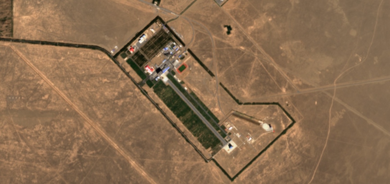 中国北西部甘粛省にある酒泉衛星発射センターを欧州宇宙機関（ESA）の観測衛星「Sentinel-2」で撮影。再使用可能実験宇宙機が2000年4月に打ち上げられた（出典：Modified Copernicus Sentinel data 2020）