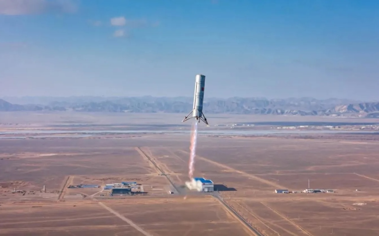 民間ロケットベンチャー藍箭航天空間科技（LandSpace Technology）が2025年の打ち上げを予定しているステンレス製の大型再使用ロケット「朱雀3号」の試験風景（出典：Landspace）