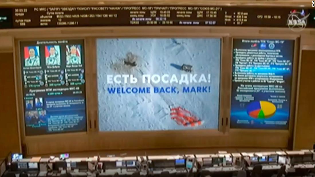 ロシア管制センターの画面には英語とロシア語で帰還へのメッセージが表示された