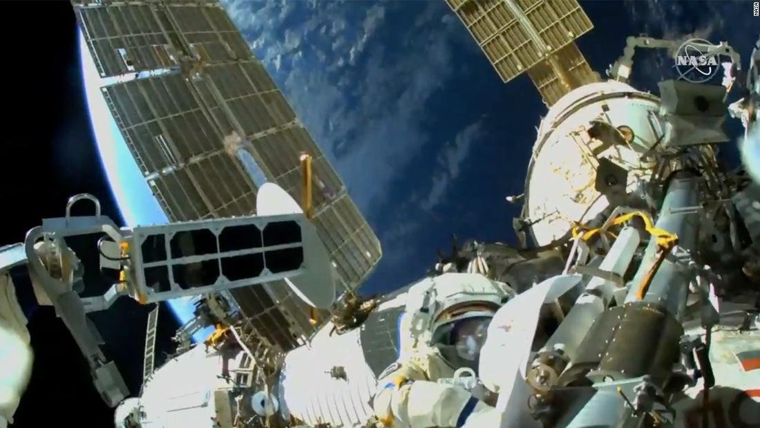 ロシアと欧州の宇宙飛行士がペアを組んで活動を始めた/NASA