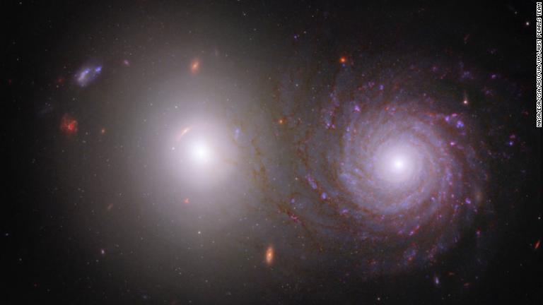 ジェームズ・ウェッブ宇宙望遠鏡とハッブル宇宙望遠鏡で撮影された「VV 191」と呼ばれる銀河のペア/NASA/ESA/CSA/ASU/UA/UM/JWST PEARLs Team