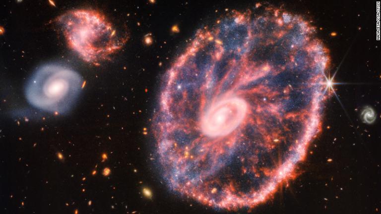 約5億光年かなたにある車輪銀河/NASA/ESA/CSA/STScI