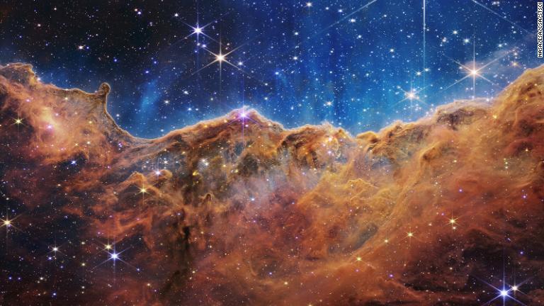 ウェッブ望遠鏡がとらえた「宇宙の崖」/NASA/ESA/CSA/STScI