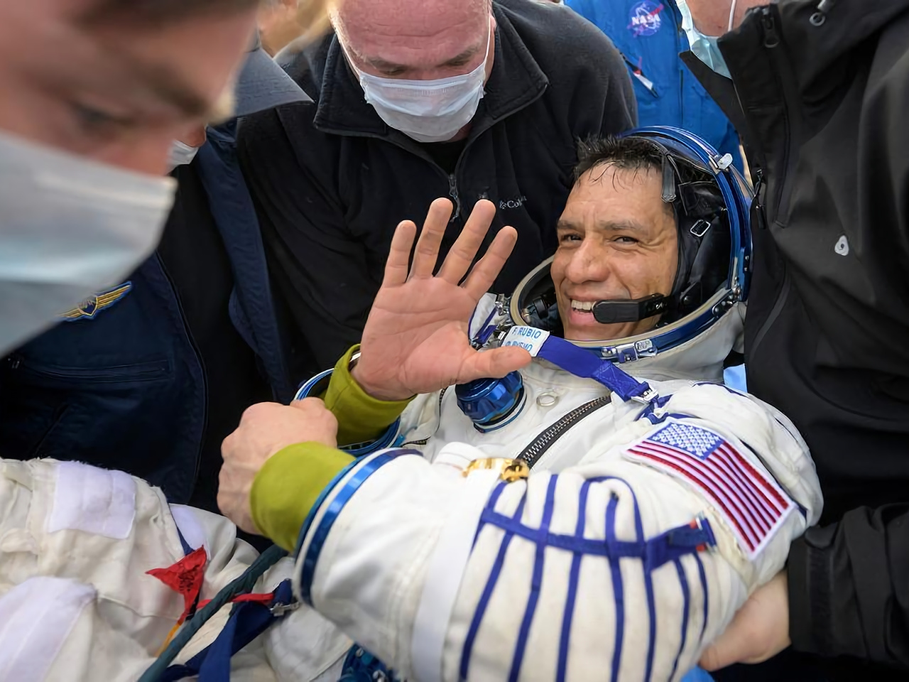 ＮＡＳＡのルビオ宇宙飛行士が１年ぶり帰還、トラブルで宇宙滞在記録更新