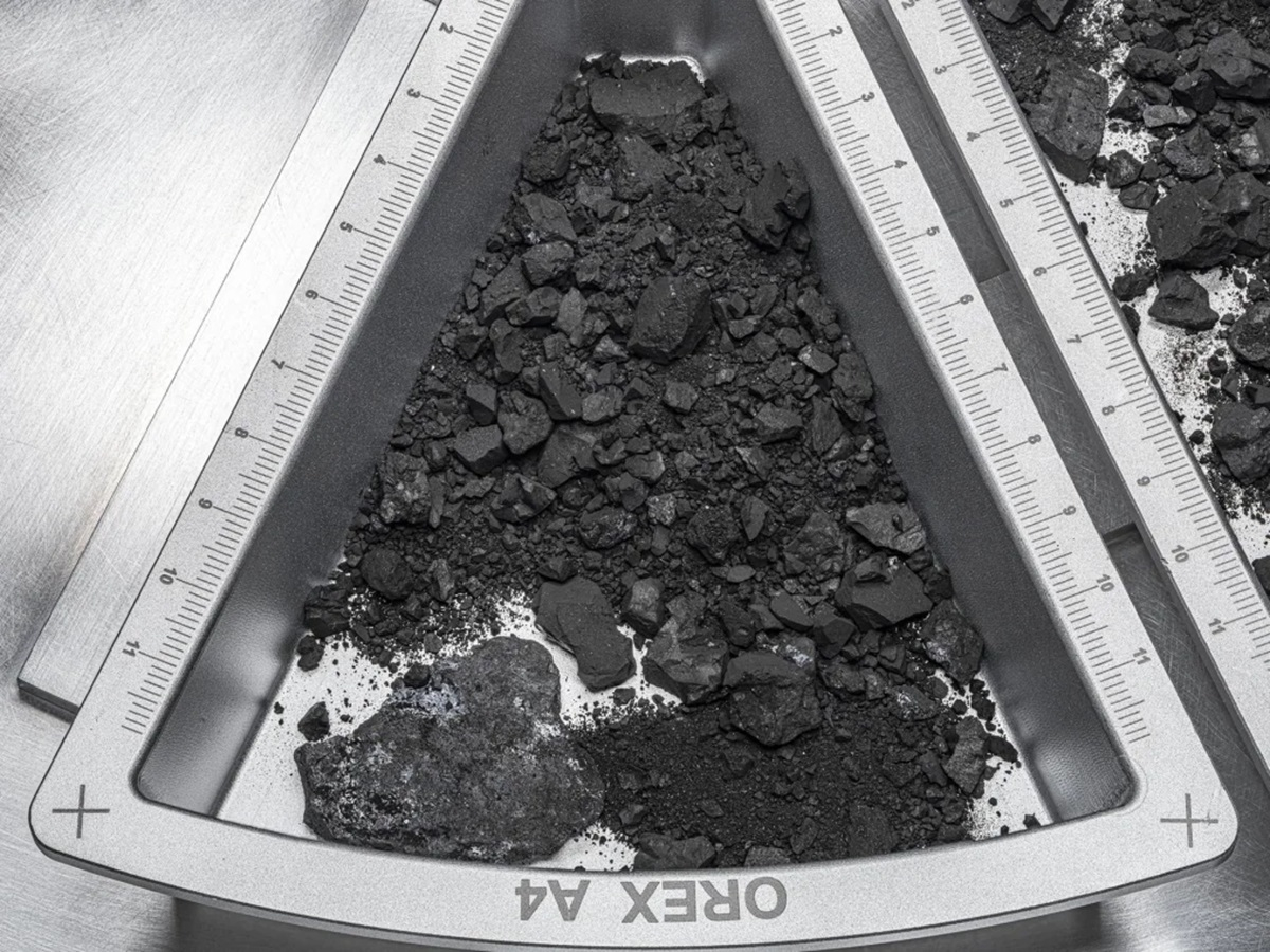 探査機「オシリス・レックス」がベンヌで採集した岩石や粉じん/Erika Blumenfeld/Joseph Aebersold/NASA