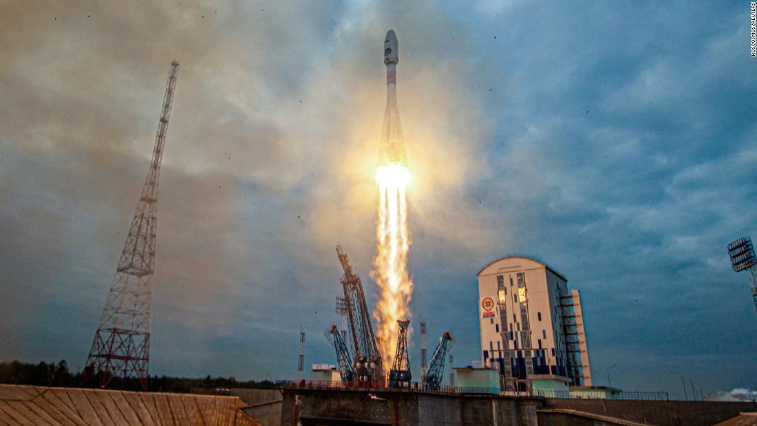 ボストーチヌイ宇宙基地から打ち上げられる無人探査機「ルナ２５号」/Roscosmos/Reuters