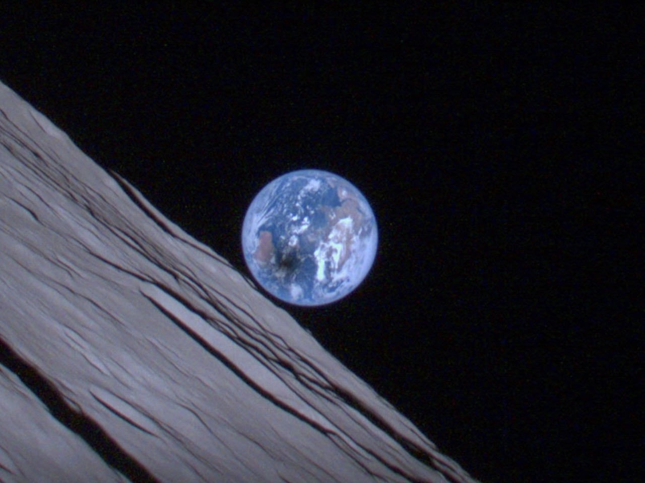 月周回軌道から撮影した地球（ispaceの公式Twitterアカウントより）