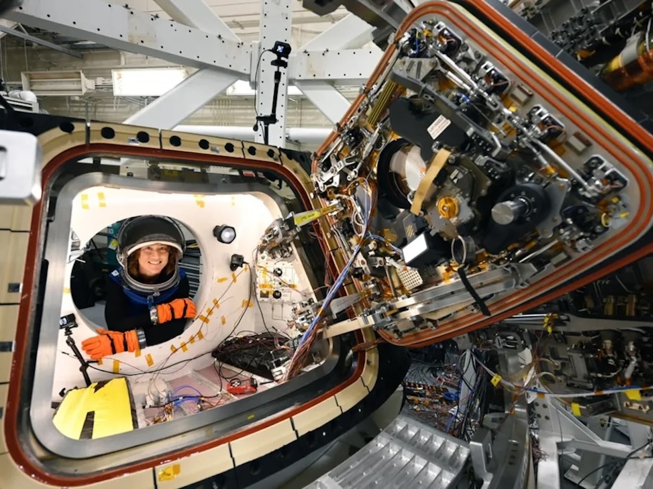 月周回ミッション「Artemis II」、宇宙船「Orion」で電源投入をテスト