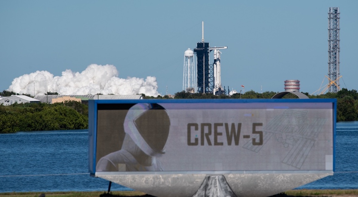 ケネディ宇宙センターから打ち上げられるCrew-5（出典：NASA/Joel Kowsky）